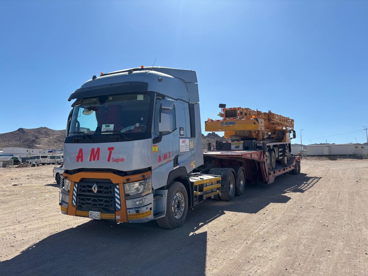 Hydraulic lowbed loaded with a mobile crane