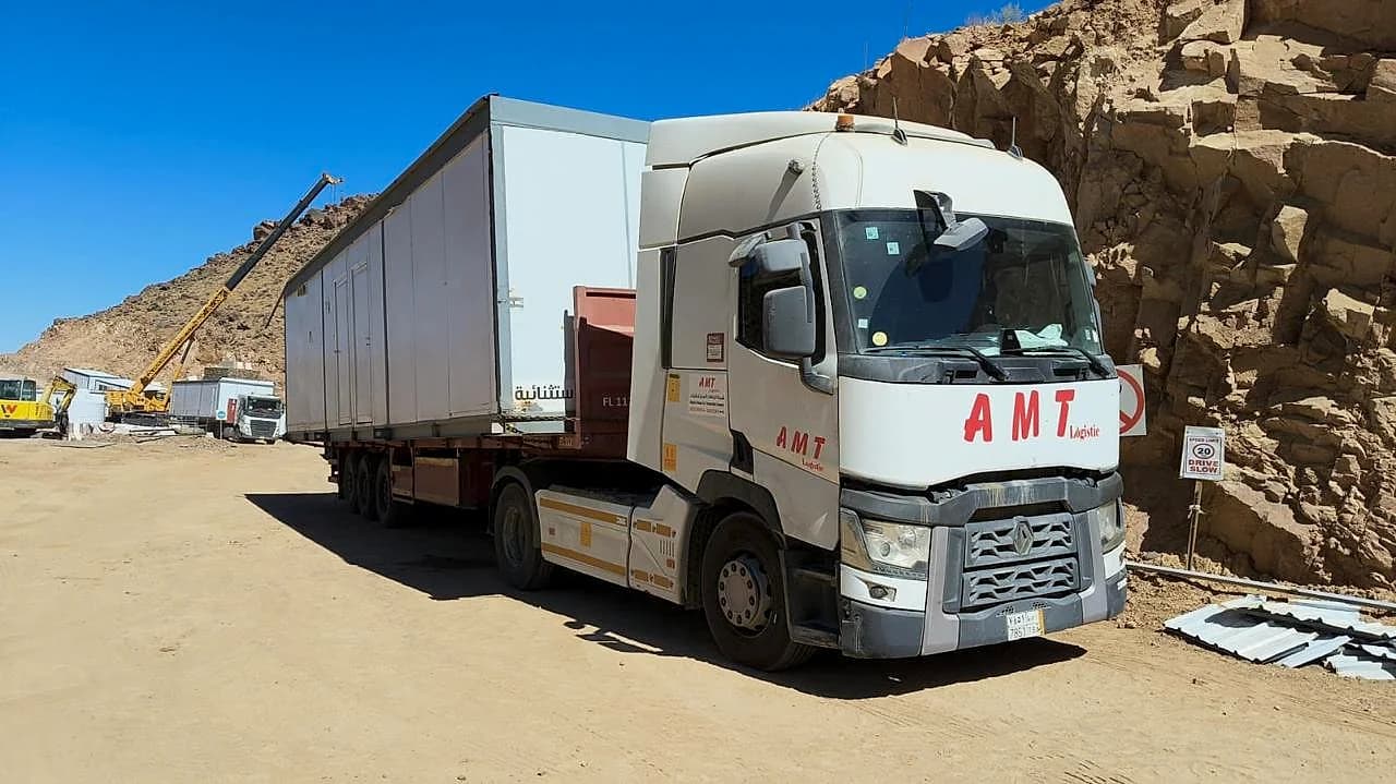 مبنى جاهز على لوبد AMT في طريق موقع بين الصخور