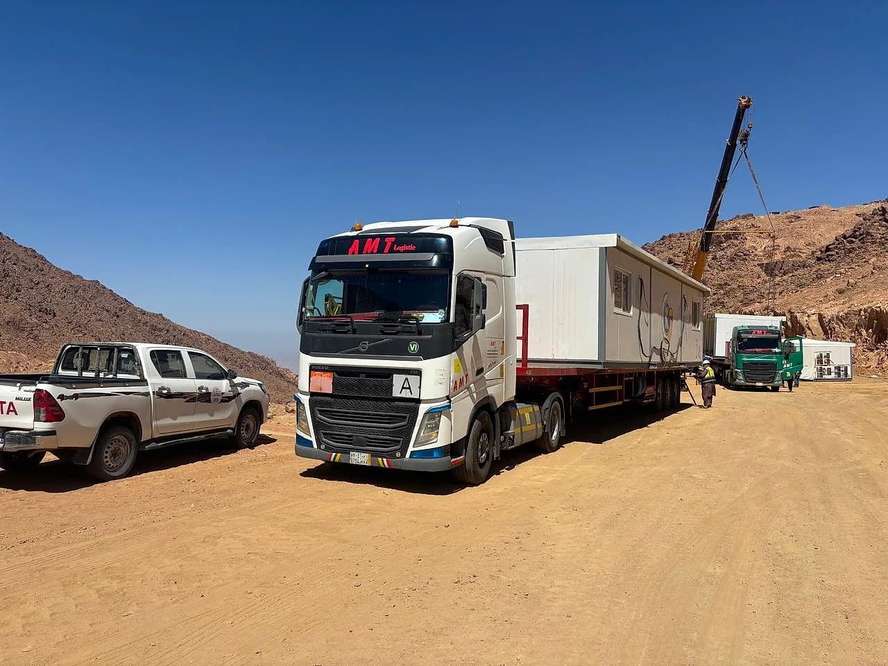 نقل غرفة جاهزة على لوبد AMT في موقع جبلي