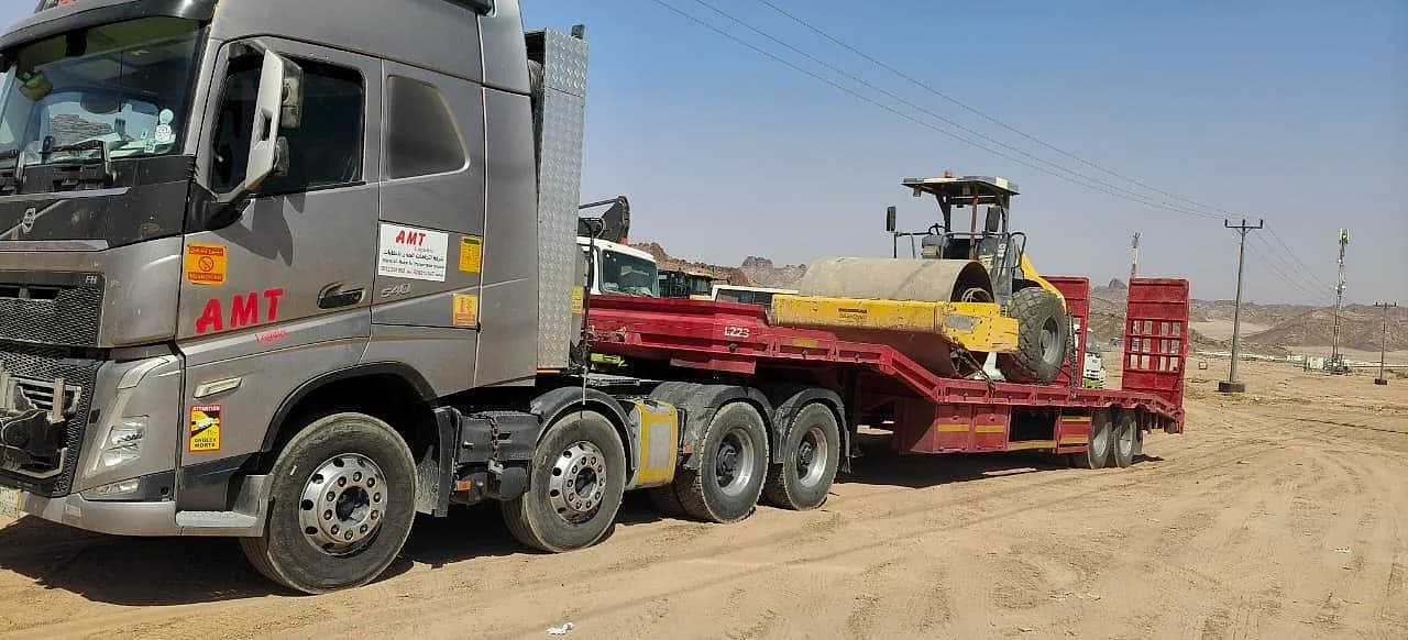 مدحلة طرق محملة على لوبد AMT