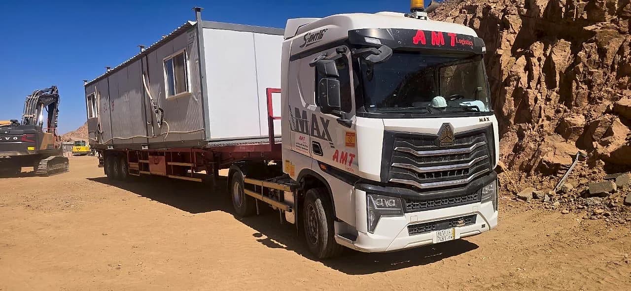 كبينة موقع محملة على لوبد AMT في منطقة إنشاءات